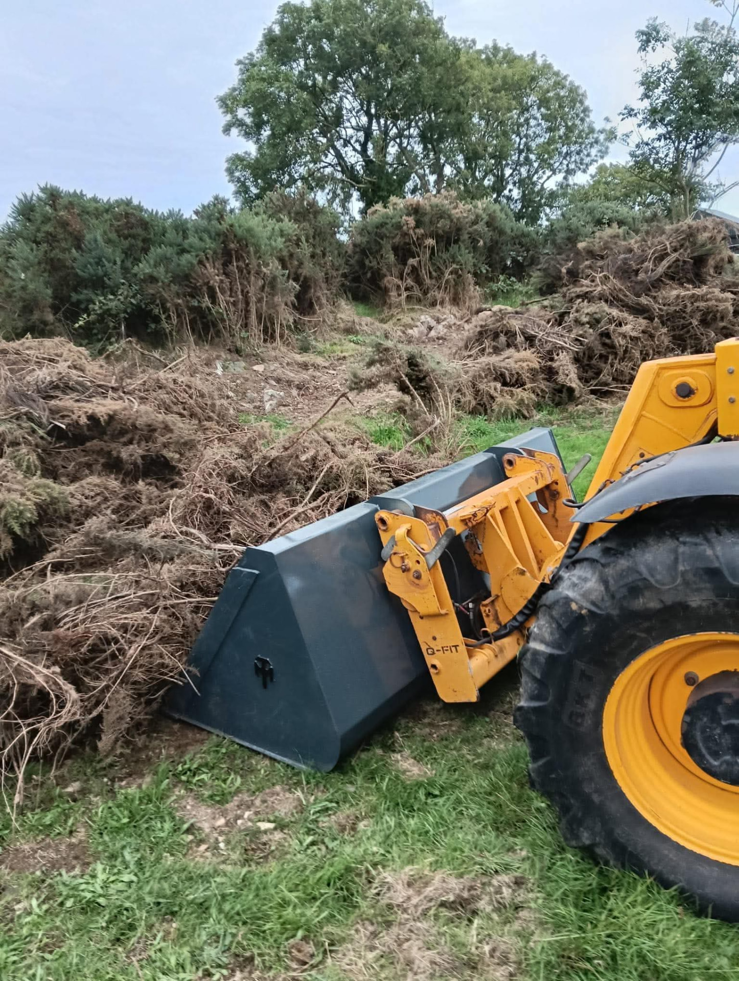 MT Plant loader bucket fitted to a JCB Q-Fit carriage