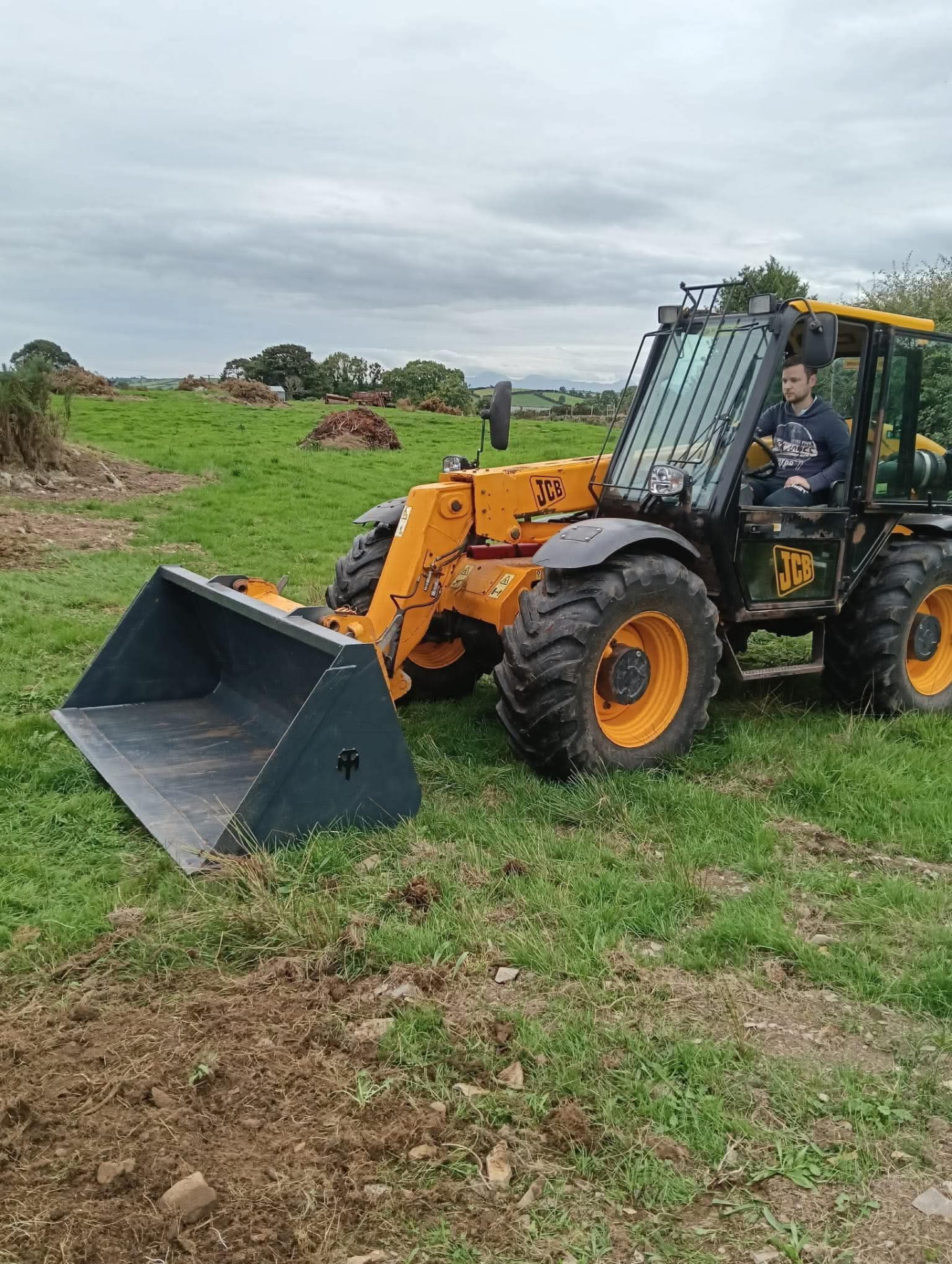 MT Plant loader bucket on a JCB telehandler in a field